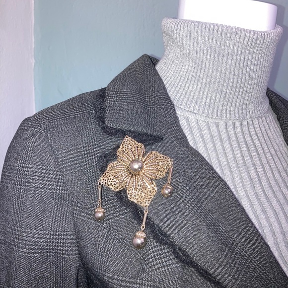 Lightweight Blazer with Pin and Belt XS - Picture 2 of 7